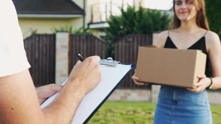 customer receiving delivery / contactless delivery